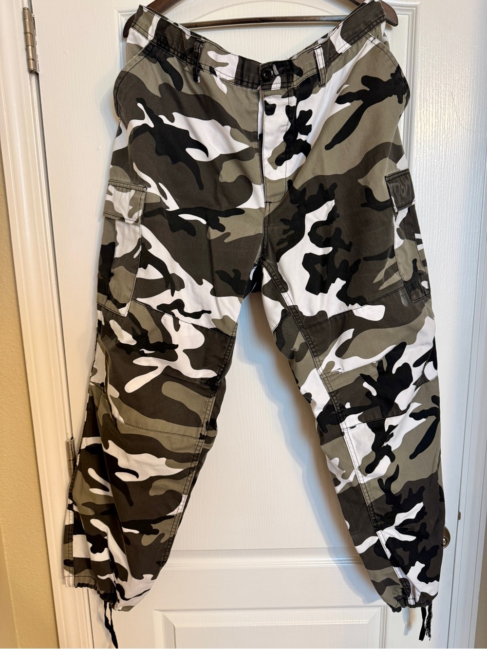 Men's Camo Cargo Pants - Tactical Style